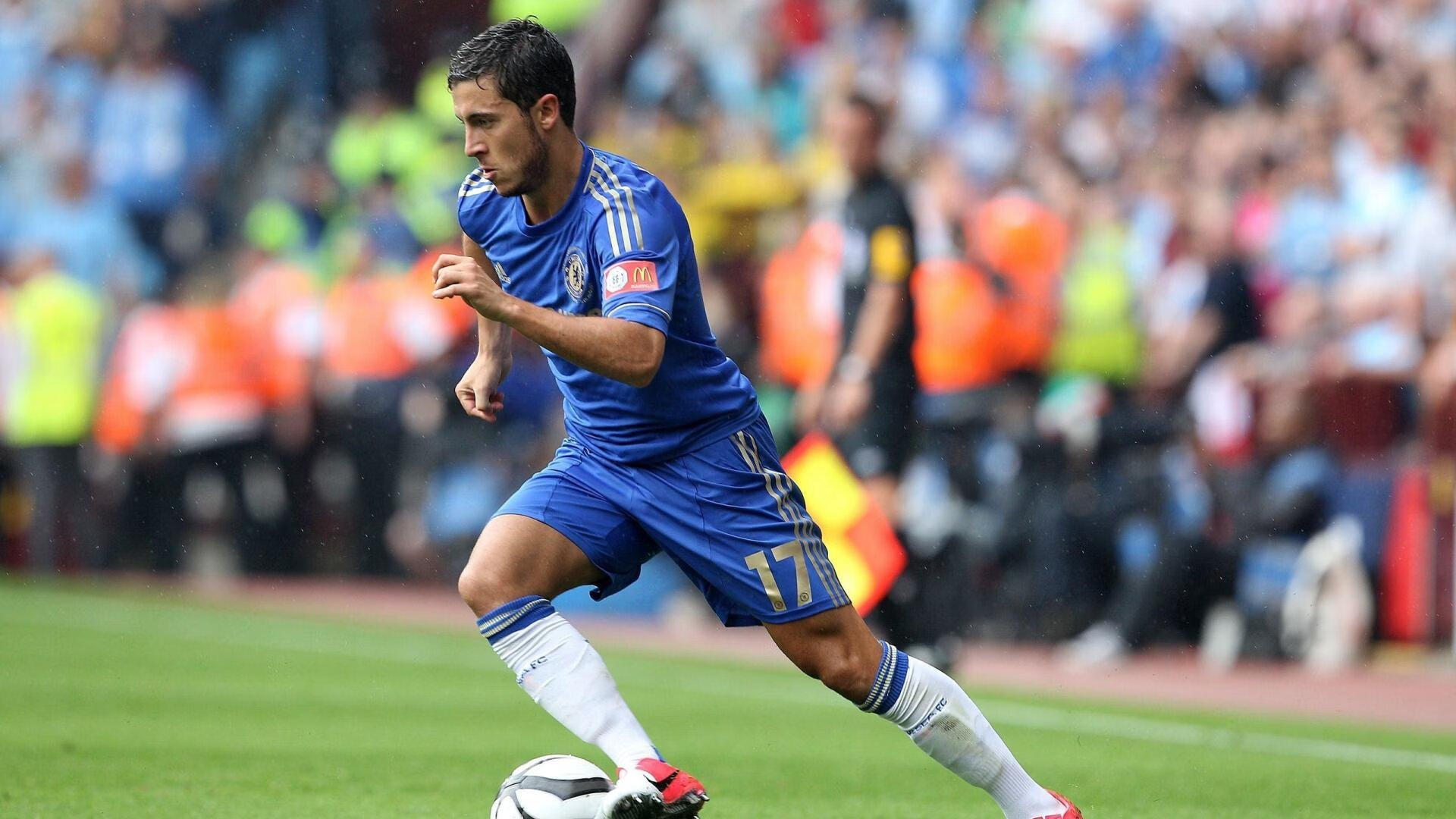 全球球迷翘首以盼，期待高水平足球赛事，足球高水平运动员什么意思